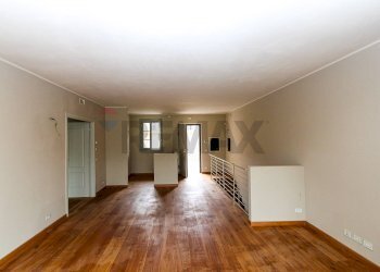 Sala altro lato - Trilocale Via Sant'Isidoro
 
1, Bogogno - foto 5