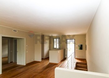 Sala accesso camere - Trilocale Via Sant'Isidoro
 
1, Bogogno - foto 8