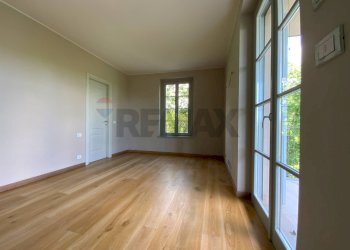 Camera con balcone - Trilocale Via Sant'Isidoro
 
1, Bogogno - foto 5