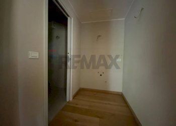 Bagno e antibagno piano terra - Trilocale Via Sant'Isidoro
 
1, Bogogno - foto 21