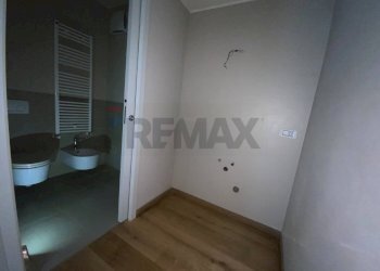 Bagno e antibagno piano terra - Trilocale Via Sant'Isidoro
 
1, Bogogno - foto 22