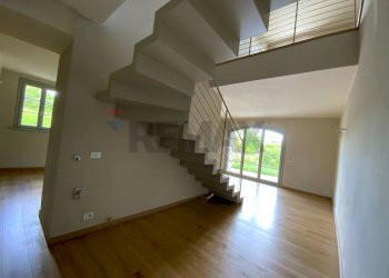 Sala altro lato - Trilocale Via Sant'Isidoro
 
1, Bogogno - foto 24