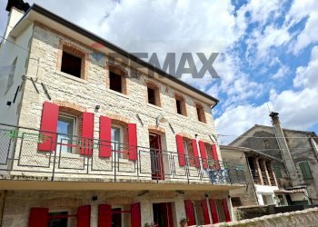 Edificio all\'aperto - Casa indipendente Vicolo Galileo Galilei
 
11, Cison di Valmarino - foto 10