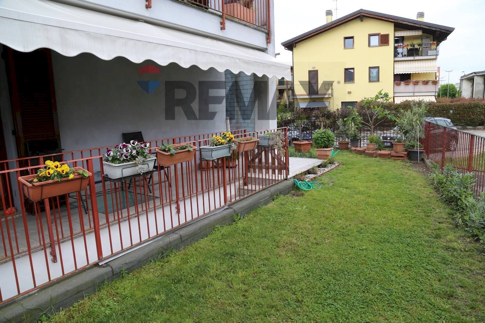 Giardino - Bilocale via Carlo Gazzulli
 
3, Sesto Calende - foto 2