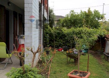 Giardino - Bilocale via Carlo Gazzulli
 
3, Sesto Calende - foto 11
