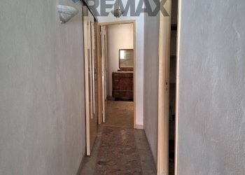 Hall / corridoio - Four-room apartment viale della Resistenza
 
74, Comiso - photo 4