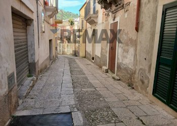 Esterni - Locale Commerciale Vico Chiasso Pinto
 
29, Ragusa - foto 22