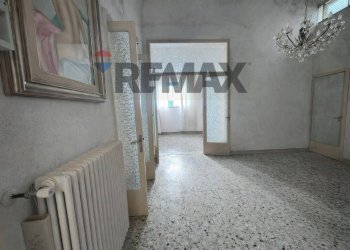 Hall / corridoio - Casa indipendente Via Alessandro Volta
 
18, Aradeo - foto 3