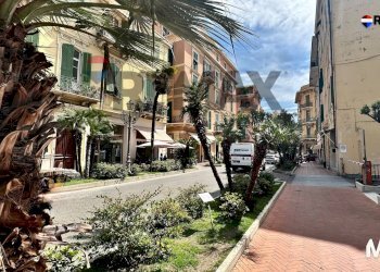 Edificio all\'aperto - Cafeteria - Cold Bar corso Italia
 
10, Bordighera - photo 1
