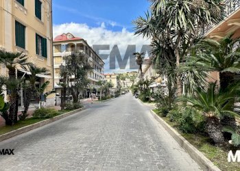 Edificio all\'aperto - Cafeteria - Cold Bar corso Italia
 
10, Bordighera - photo 5