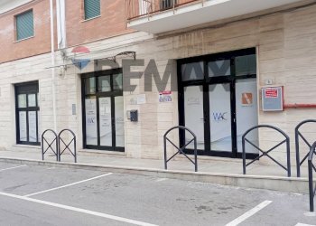 Edificio all\'aperto - Ufficio VIA CANNARSA
 
3-5, Termoli - foto 2