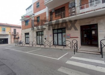 Edificio all\'aperto - Ufficio VIA CANNARSA
 
3-5, Termoli - foto 5