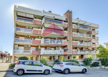 piazzale condominiale - Bilocale via dell'Albareto
 
36, Roma - foto 22