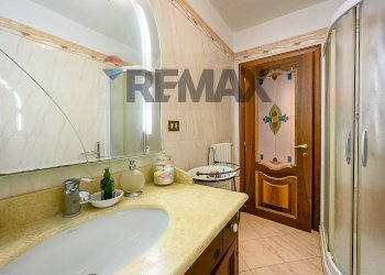 Bagno - Three-room apartment Piazza Mazzini
 
14, Rosignano Marittimo - photo 18