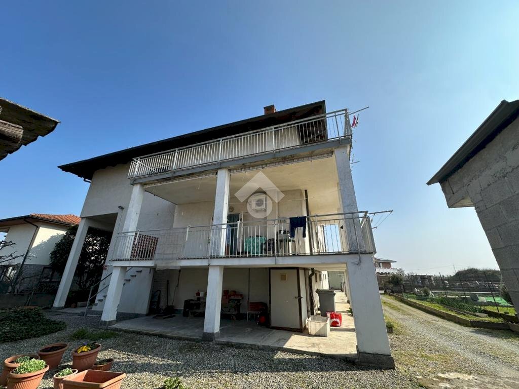 Four-room apartment Via giovanni boccaccio, Tronzano Vercellese - photo 1