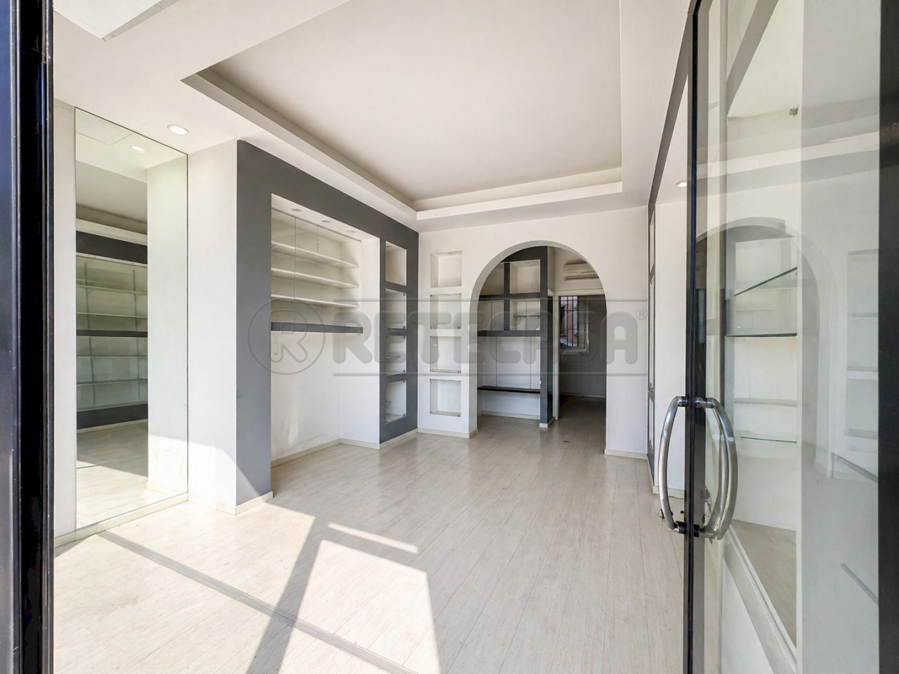 NEGOZIO - Locale Commerciale Via dei Colli 33, Padova - foto 1