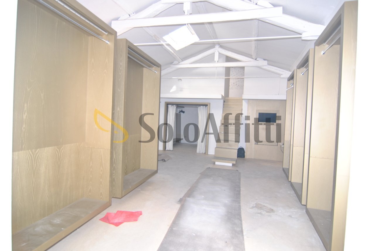 INGRESSO - Commercial Premises Piazza Attias 2, Livorno - photo 1