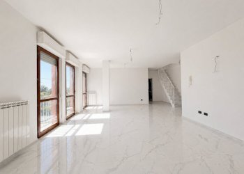 ChatGPT Image 29 apr 2026, 18_12_54.png - Three-room apartment Sarzana - photo 3