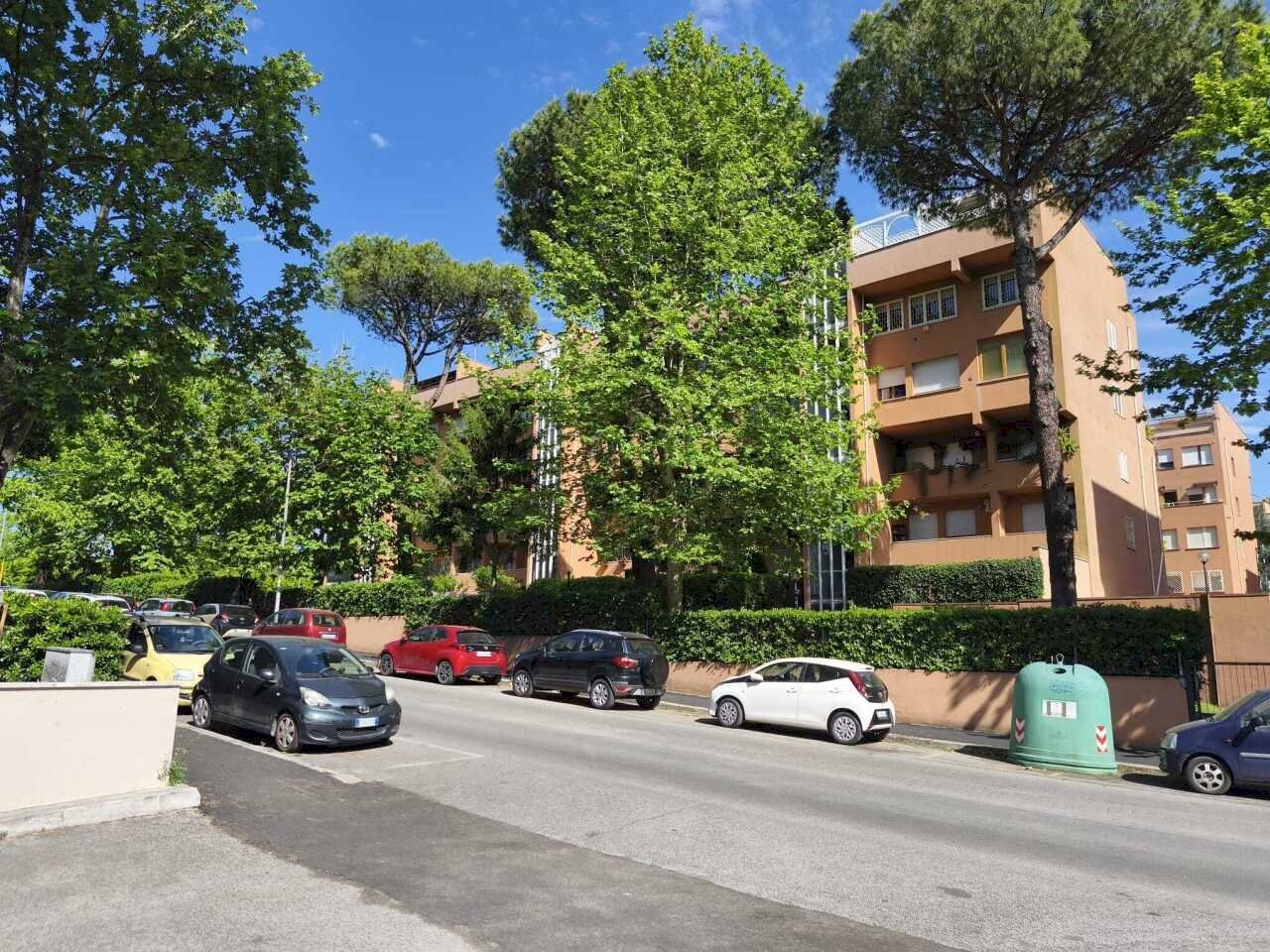 Edificio - Appartamento Via dell'Automobilismo, Roma - foto 2