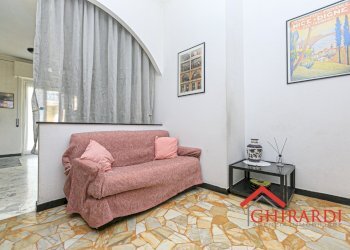2.3 soggiorno.jpg - Appartamento VIA CANESI 56, Genova (zona Sestri Ponente) - foto 6