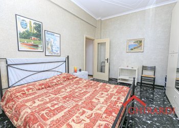 4.2 camera1.jpg - Appartamento VIA CANESI 56, Genova (zona Sestri Ponente) - foto 16