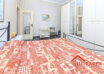 4.3 camera1.jpg - Appartamento VIA CANESI 56, Genova (zona Sestri Ponente) - foto 17