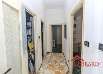 7.0 corridoio.jpg - Appartamento VIA CANESI 56, Genova (zona Sestri Ponente) - foto 28