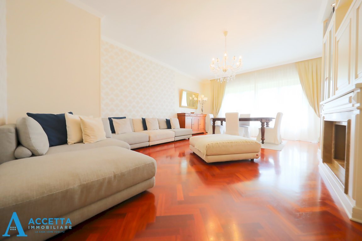 Salone - Four-room apartment Via Pietro Gobetti 5, Taranto - photo 2