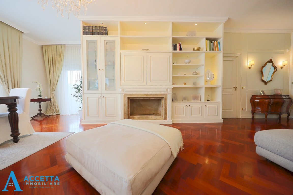 Salone - Four-room apartment Via Pietro Gobetti 5, Taranto - photo 3