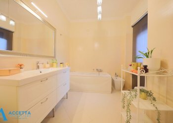 bagno - Quadrilocale Via Pietro Gobetti 5, Taranto - foto 20