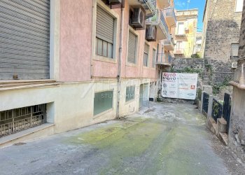 11.jpg - Non Alimentare Via Spampinato Aurelio 10, Adrano - foto 10