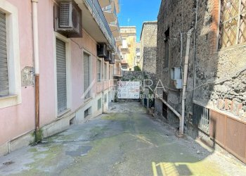12.jpg - Non Alimentare Via Spampinato Aurelio 10, Adrano - foto 11