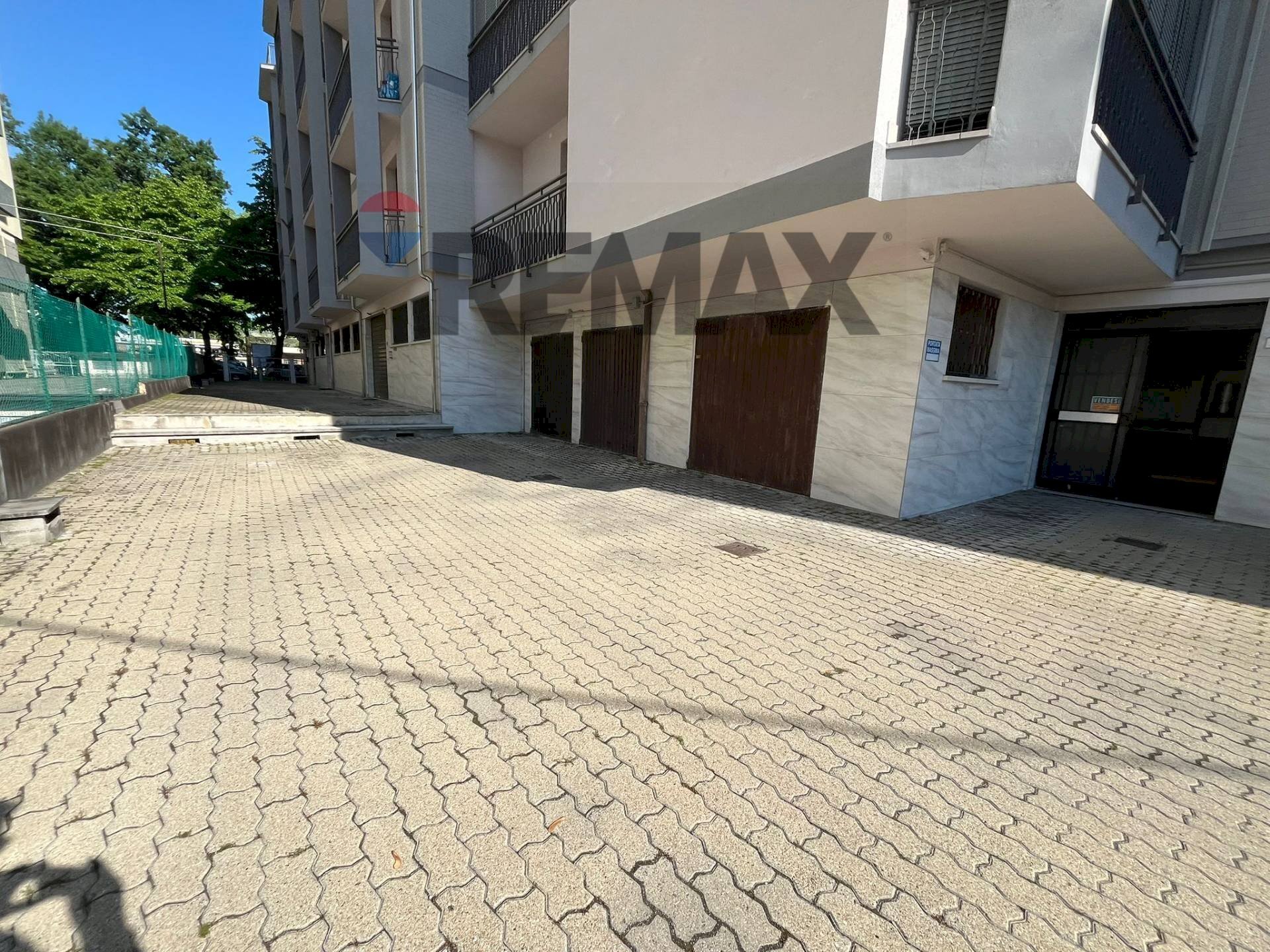 Shop Crocetta, Modena, Modena (neighborhood Crocetta) - photo 1