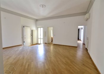 Appartamento Via Santo Stefano 84, Bologna - foto 2
