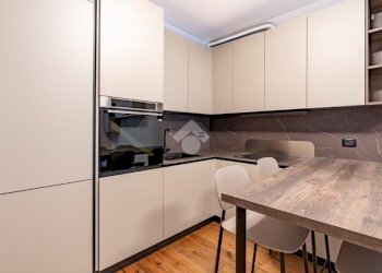 Two-room apartment Via Ippolito Rosellini, Milano (neighborhood Isola) - photo 3