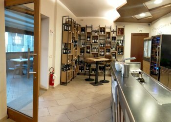 Pub - Enoteca - Wine Bar Via Circonvallazione, 89, Mango - foto 8
