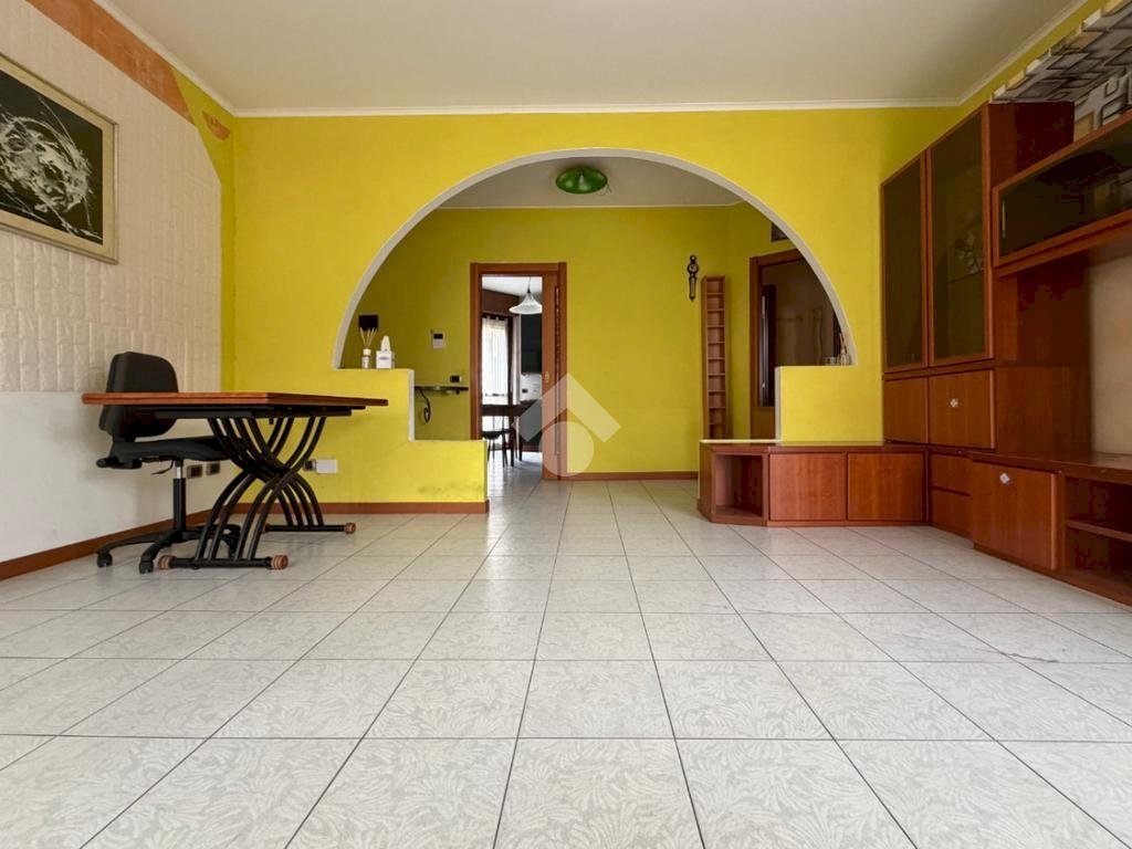 Three-room apartment Piazza Sandro Pertini, Pessano con Bornago - photo 2