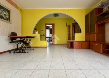 Three-room apartment Piazza Sandro Pertini, Pessano con Bornago - photo 2