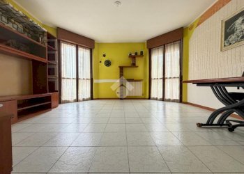 Three-room apartment Piazza Sandro Pertini, Pessano con Bornago - photo 6