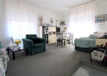 Two-room apartment Via Lupi di Toscana, Bareggio - photo 4