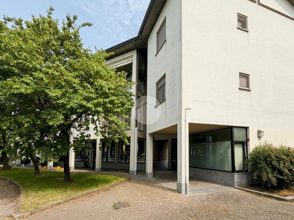 Three-room apartment Piazza Sandro Pertini, Pessano con Bornago - photo 1