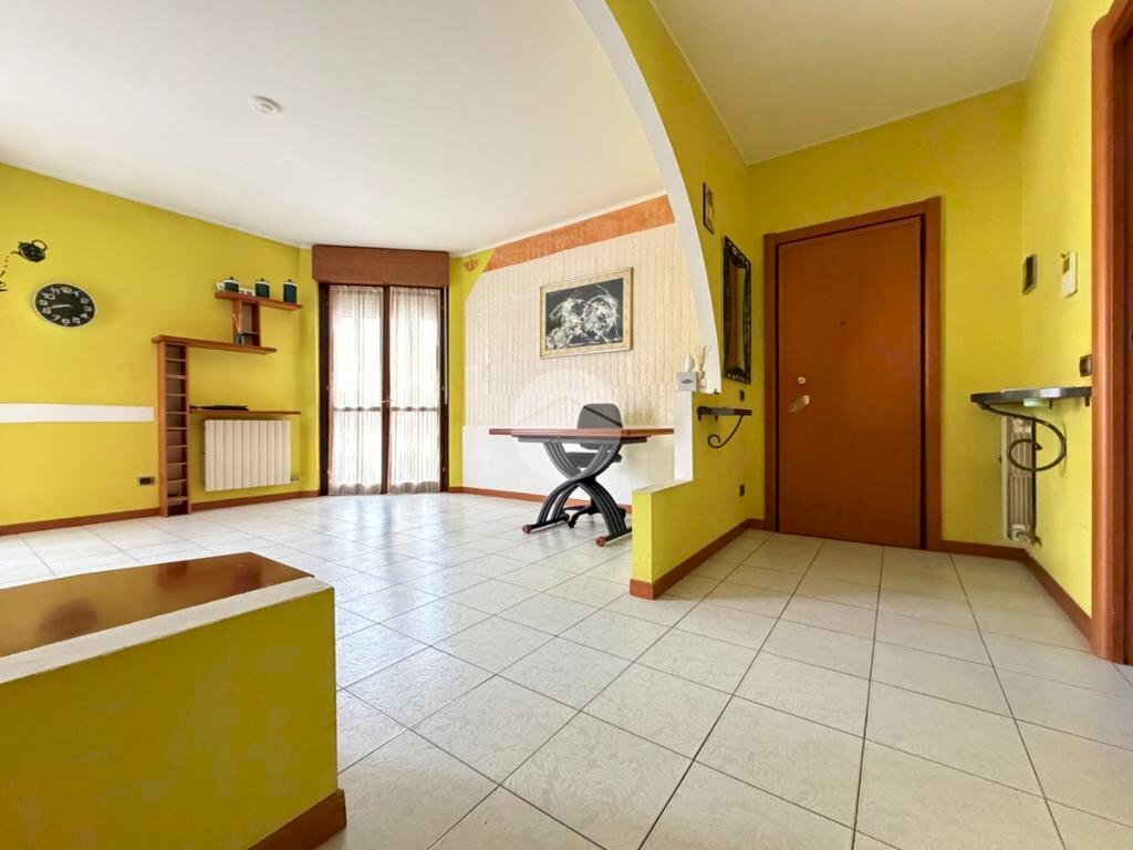 Three-room apartment Piazza Sandro Pertini, Pessano con Bornago - photo 2