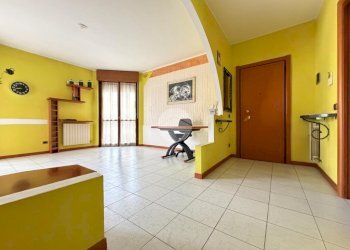 Three-room apartment Piazza Sandro Pertini, Pessano con Bornago - photo 2
