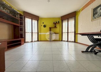 Three-room apartment Piazza Sandro Pertini, Pessano con Bornago - photo 4
