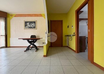 Three-room apartment Piazza Sandro Pertini, Pessano con Bornago - photo 5