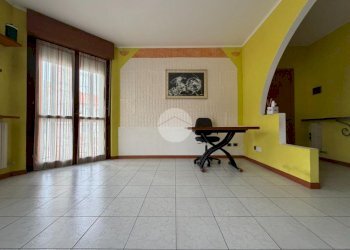 Three-room apartment Piazza Sandro Pertini, Pessano con Bornago - photo 11