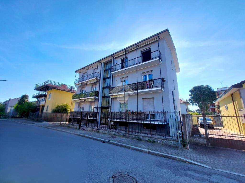 Three-room apartment Via saffi, Vittuone - photo 1