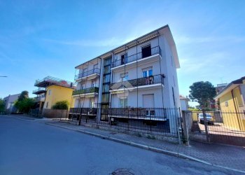 Three-room apartment Via saffi, Vittuone - photo 1
