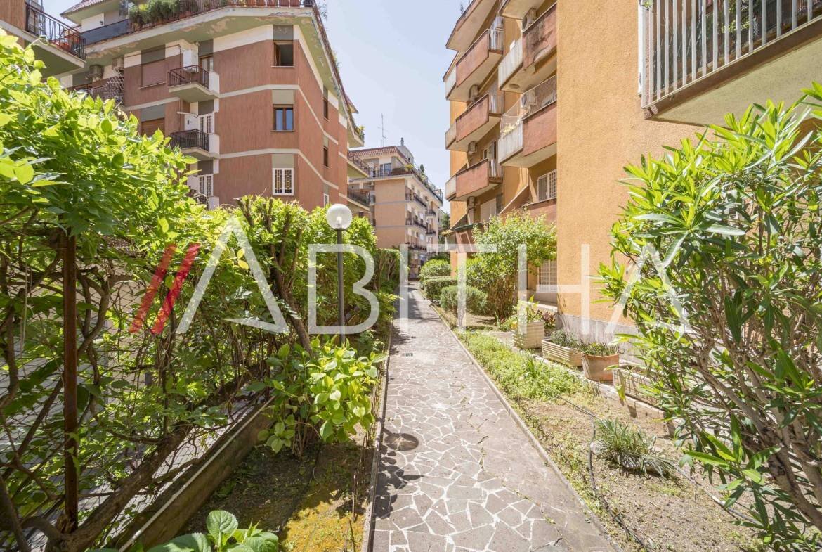 Three-room apartment Via Giuseppe Chiarini, Roma - photo 2