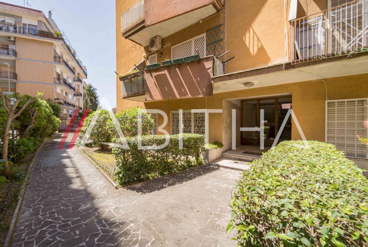 Three-room apartment Via Giuseppe Chiarini, Roma - photo 3